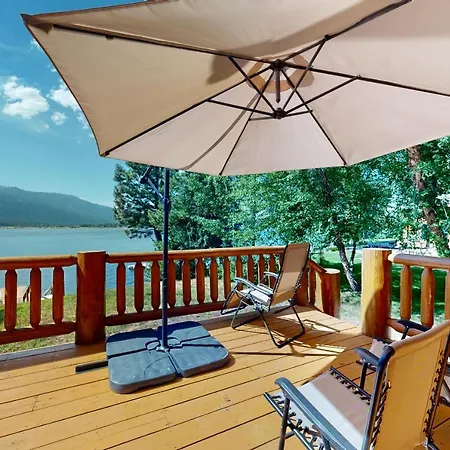 Lakeside Lodge